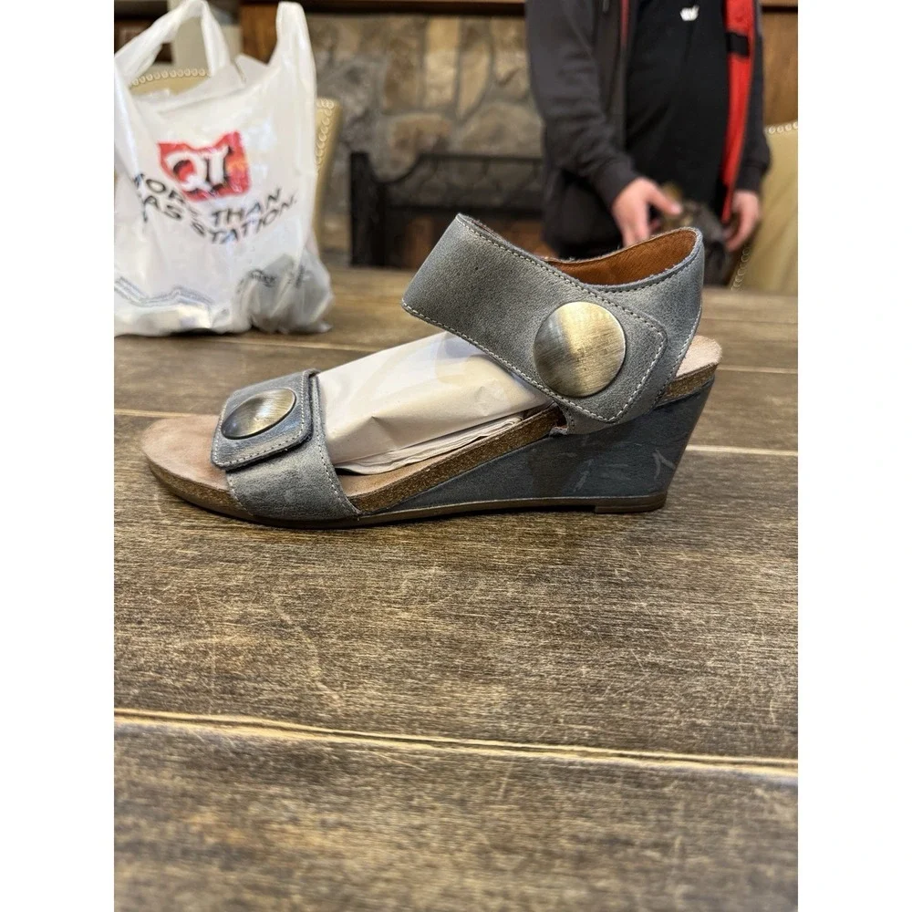 Taos Woman's Carousel‎ 2 Leather Graphite Grey Wedge Sandals Size 40 US 9-9.5